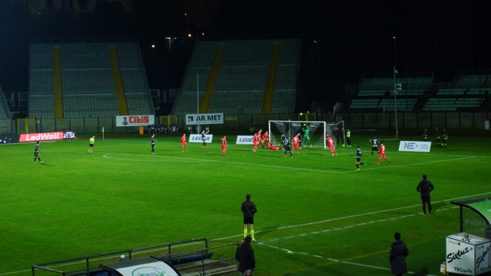 Calcio, pareggio a reti bianche tra Siena e Ancona