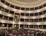 “Indovina chi viene a cena”: Cesare Bocci e Vittoria Belvedere sul palco del Teatro dei Rinnovati