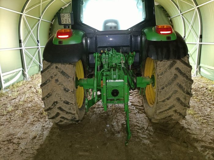 Furto a Siena, smontano e rubano pezzi del trattore