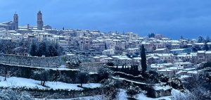 Neve in provincia di Siena: scuole chiuse domani a Montalcino e Radicofani, aperte a Montepulciano