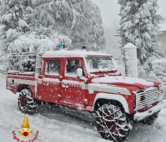 Neve in provincia di Siena, tanti interventi dei Vigili del Fuoco
