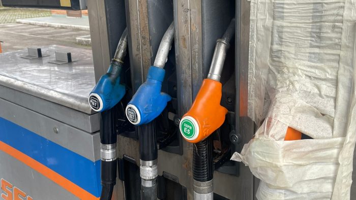 Taglio bonus su accise, a Siena prezzi alla pompa che tornano vicini ai 2 euro