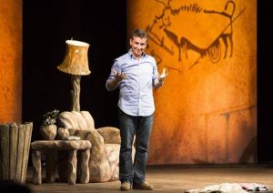 Sinalunga: la stagione del teatro Pinsuti si apre con "Caveman – L’uomo delle Caverne"
