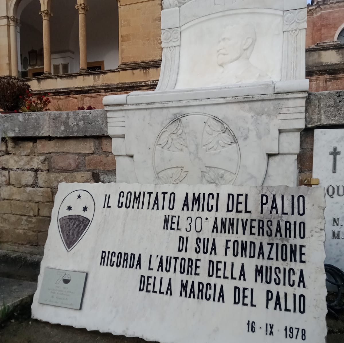 Il Comitato Amici del Palio ha restaurato la lapide in memoria del Maestro Pietro Formichi