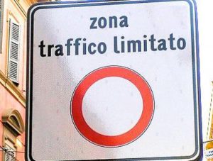 Castelnuovo Berardenga, attiva la ZTL nel centro storico da sabato 15 giugno fino al 17 settembre