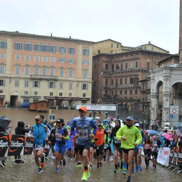 8ª Terre di Siena Ultramarathon: la pioggia e il vento non fermano i 1.200 al via