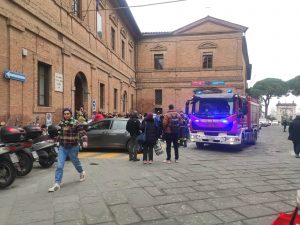 Siena, principio di incendio all'istituto Caselli