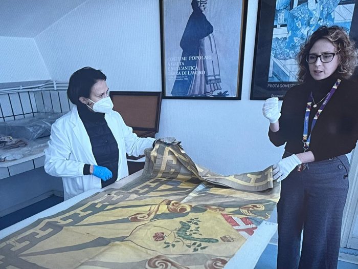 Palio, trovate a Roma 17 bandiere delle Contrade donate dal Comune al re Vittorio Emanuele III nel 1938