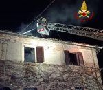 San Casciano Bagni: incendio divampa in un casolare, vigili del fuoco impegnati tutta la notte