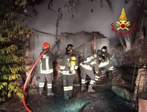 Sovicille: incendio divampa nella notte in una rimessa agricola