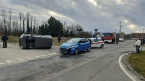 Taverne d'Arbia, scontro alla rotonda di via Renaldini