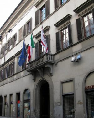 Vandali imbrattano la sede del Consiglio regionale, Mazzeo: "Gesto inaccettabile". Giani: "Non ci facciamo intimidire"