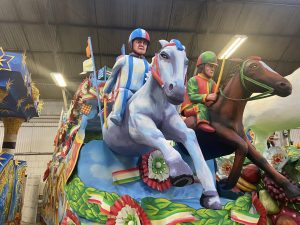 Il carnevale di New Orleans omaggia il Palio di Siena: l'anteprima dei carri dedicati alle Contrade