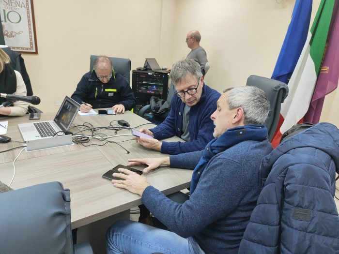 Terremoto a Siena, attivato il numero della protezione civile. Verso la chiusura di palestre e uffici comunali