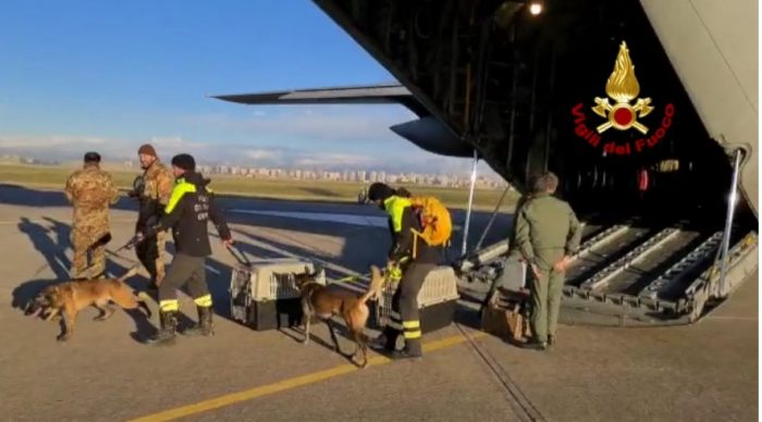 Terremoto Turchia, sbarcati ad Adana in Vigili del Fuoco toscani