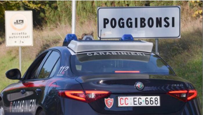 Poggibonsi: rapinano ferramenta e minacciano dipendente con una mannaia, scoperti e denunciati dai Carabinieri
