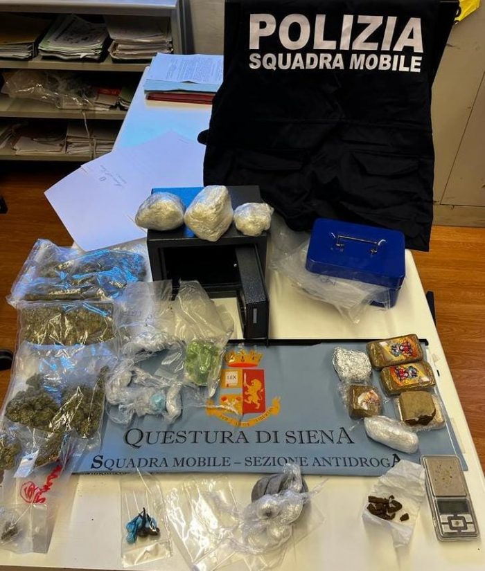 Droga nascosta negli slip, 27enne arrestato dalla Polizia di Siena