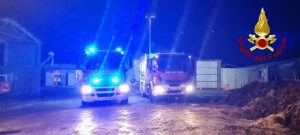 Fiamme in un fienile a Sinalunga, coinvolti alcuni bovini