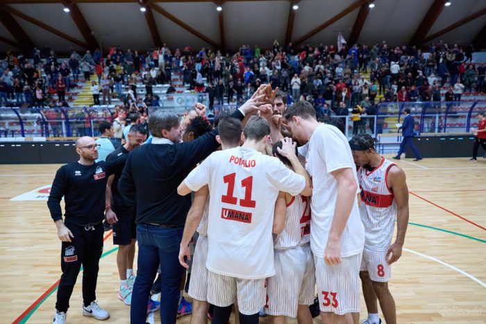 Basket A2: riparte a campi invertiti la serie tra Unieuro Forlì e Umana San Giobbe Chiusi