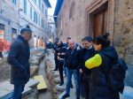 Siena, ritrovato scheletro umano in centro, l'archeologa: "È probabile che sia una tomba medievale"