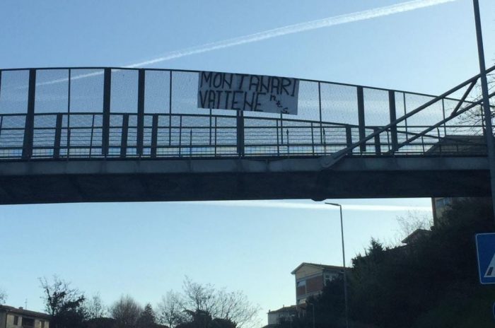 "Montanari vattene", striscioni appesi dai tifosi del Siena in vari punti della citt&agrave;