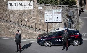 Montalcino: maltrattamenti sui genitori, arrestato un 19enne