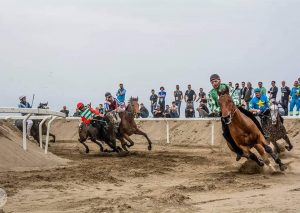 I fantini che hanno fatto la storia del Palio di Siena in gara al palio della Costa Estrusca