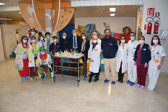 Ospedale Scotte Siena, direzione aziendale regala uova confettate ai piccoli pazienti