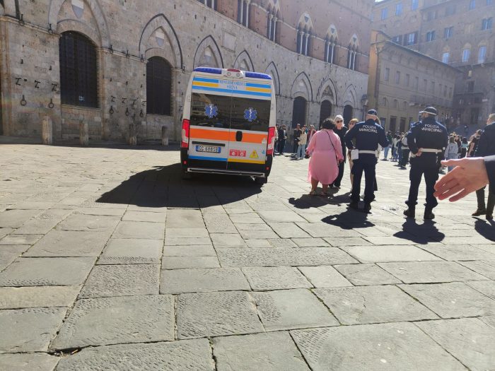 Siena: corsa in Piazza del Campo, ferito un giovane