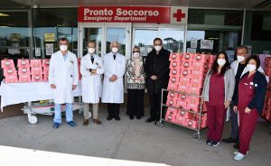 Il Cardinale Lojudice dona 200 colombe ai professionisti del Pronto Soccorso e Area Covid delle Scotte