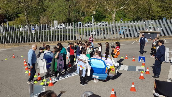 "La Strada tra passione e sicurezza", 180 studenti 'a lezione' dai carabinieri