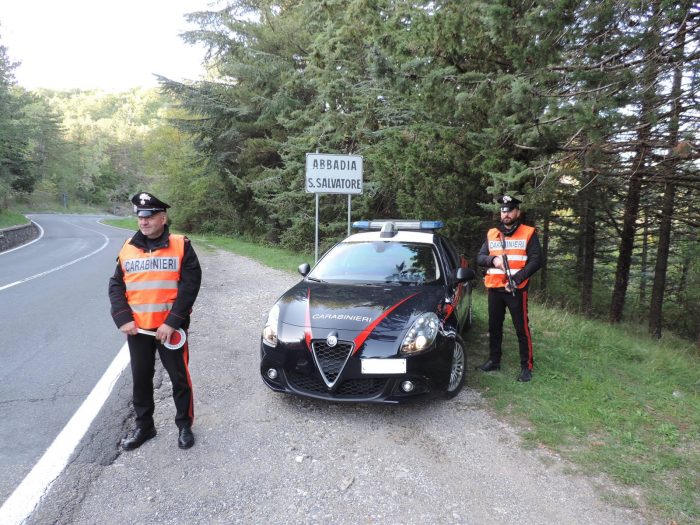 Abbadia San Salvatore: alla guida dell'auto con patente sospesa e senza assicurazione, denunciato 35enne