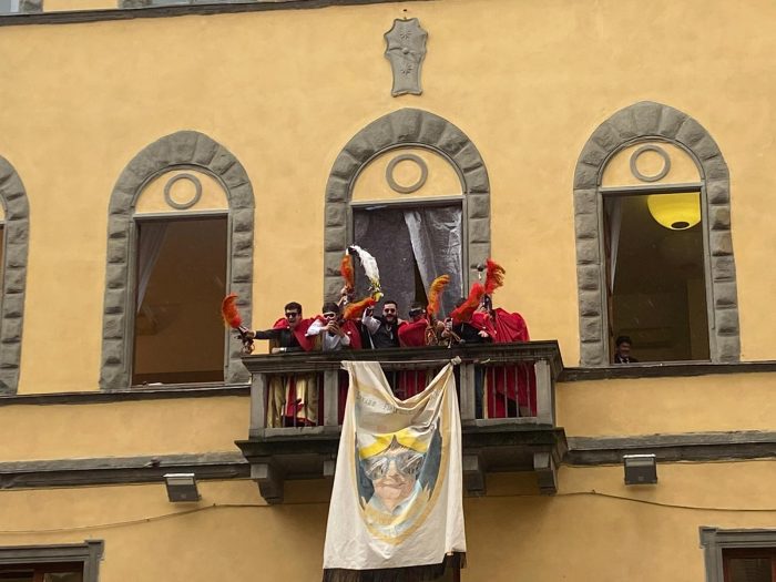 Siena: la "carciofata" in Piazza Tolomei apre le Feriae Matricularum 2023