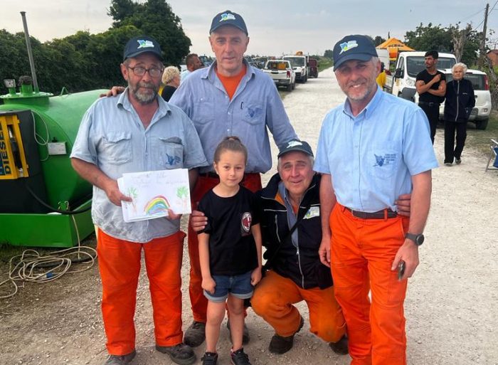 Emergenza Emilia: colazione e disegni da una bimba di 7 anni ai dipendenti del Cb6 Toscana Sud