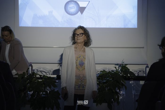 Verso il ballottaggio a Siena: Nicoletta Fabio pronta, come Franco Battiato, a "curare" la citt&agrave;