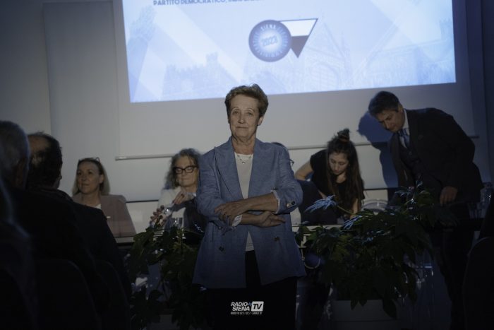 Verso il ballottaggio a Siena: Anna Ferretti come Gianni Morandi augura ai senesi "un mondo d'amore"