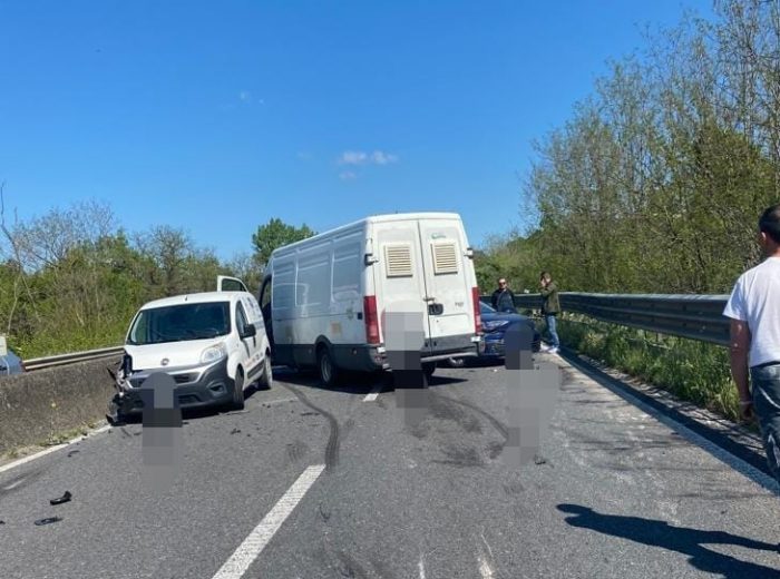 Siena: scontro in tangenziale, traffico bloccato