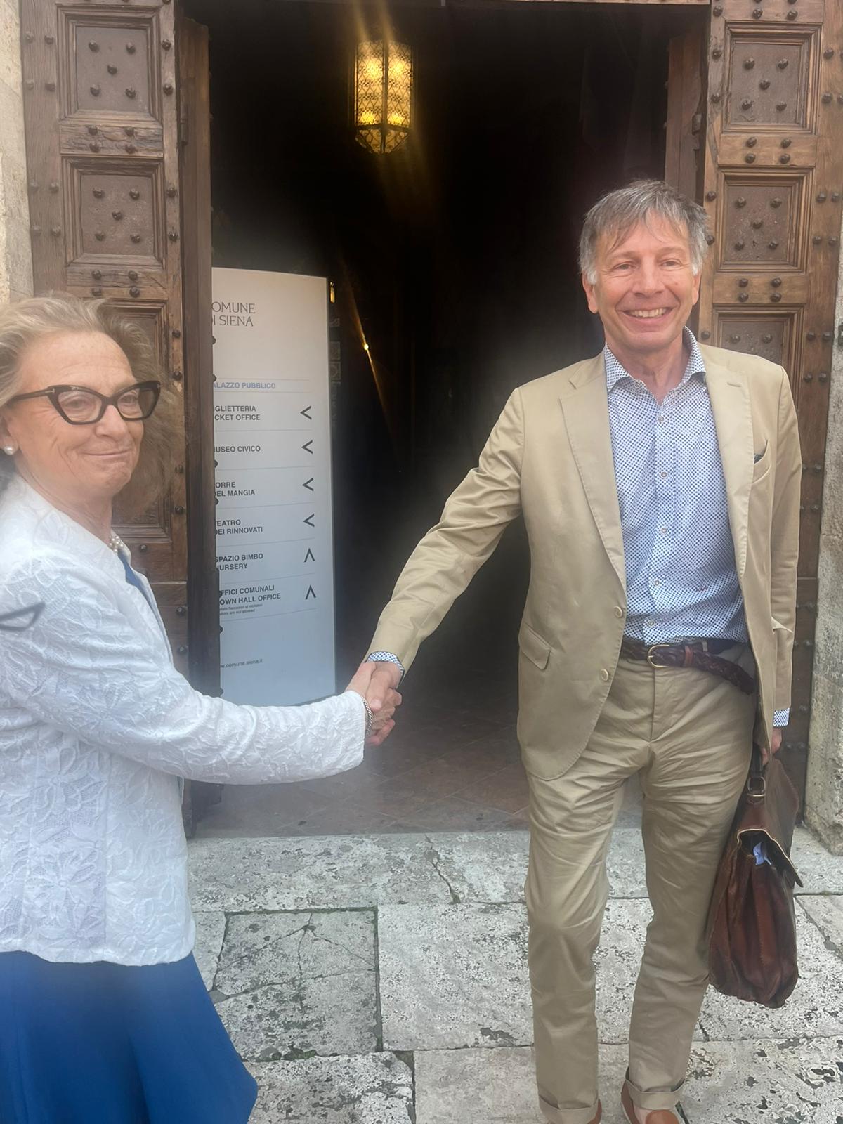 Siena: passaggio di consegne in Comune tra Nicoletta Fabio e Luigi De Mossi