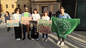 Siena: cambiamento climatico e alluvione in Emilia Romagna, presidio di Friday for Future