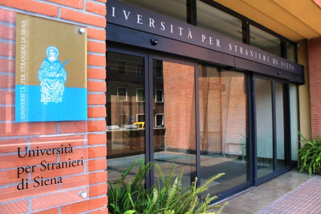 Morte Berlusconi: Università per Stranieri di Siena, niente bandiere a mezz'asta