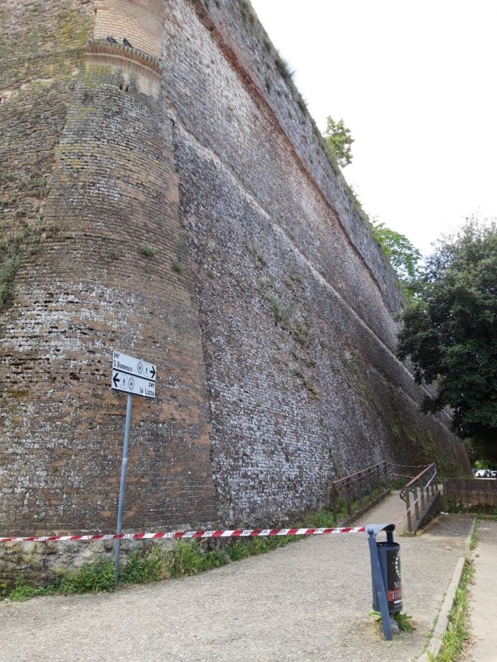 Siena: cadono alcuni mattoni dalle mura della Fortezza