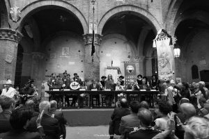 Palio di Siena 2 luglio, nel Cortile del Podestà si svelano Drappellone e Masgalano