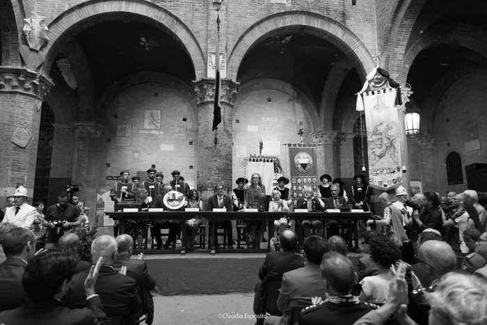 Palio di Siena 2 luglio, nel Cortile del Podestà si svelano Drappellone e Masgalano