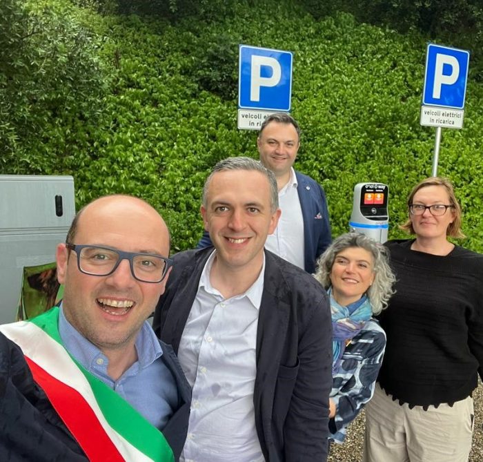 Mobilità sostenibile a San Gimignano, completata installazione stazioni di ricarica per veicoli elettrici