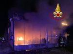 Capannone a fuoco a Torrita di Siena, indagini in corso