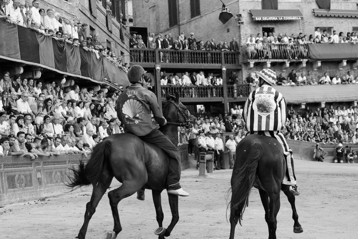 Palio, proroga di 5 mesi per ordinanza Martini. Atteso a giugno il Dpcm Meloni, le preoccupazioni di Siena