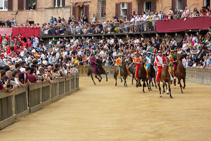 Palio: il lotto dei cavalli e le strategie. L'esclusione di alcuni "big" continua a far discutere