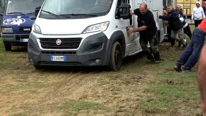 Si corre sotto la pioggia a Mociano: il protagonista &egrave; il fango