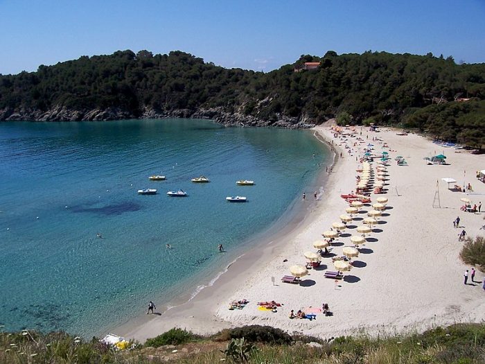 La classifica delle 20 spiagge toscane pi&ugrave; amate nel 2023: domina l'Isola d'Elba