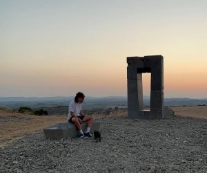 Madame in visita al Site Transitoire nelle Crete Senesi, "il suo posto preferito"